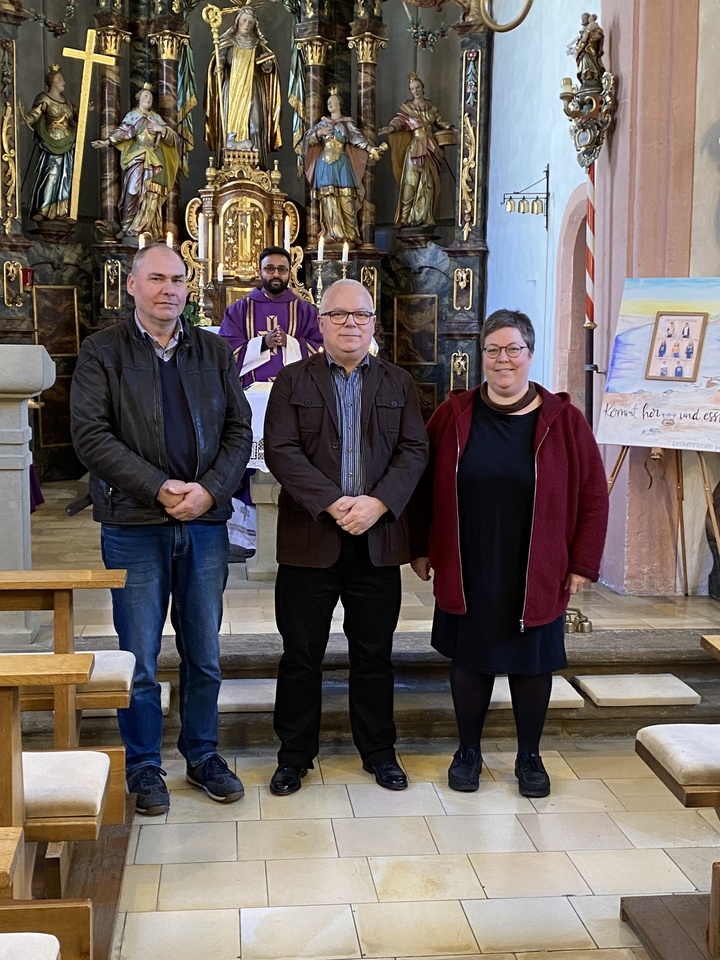 Vlnr: Gemeindereferentin Corinna Zipprich, Kirchenpfleger Manfred Vorndran, Bruno Göpfert (es fehlen: Ulrich Herbert, Patrick Trapp)